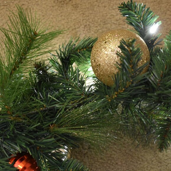 VINTAGE 8Ft Prelit Christmas Garland Pine Garland Spere Lights Berries Pinecone - Picture 6 of 15